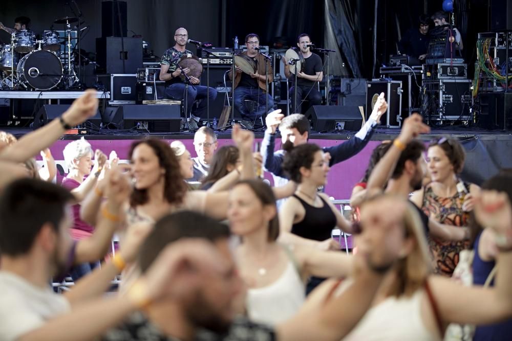 "Conciertu pola oficialidá" en Gijón.