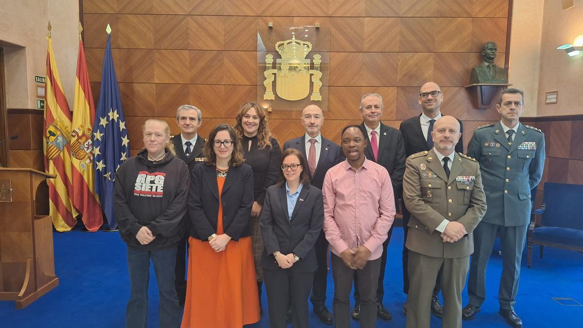Foto de familia del Delegado de Gobierno junto a otros representantes, este viernes, durante el acto por la Constitución.