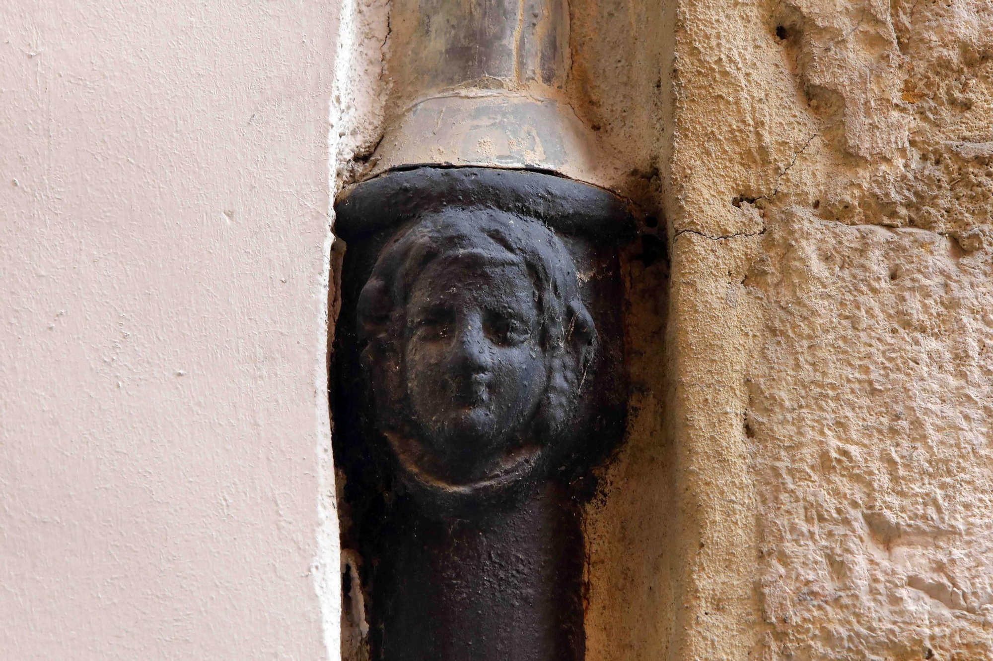 Descubre las "Caras del agua" en las fachadas del centro histórico de València