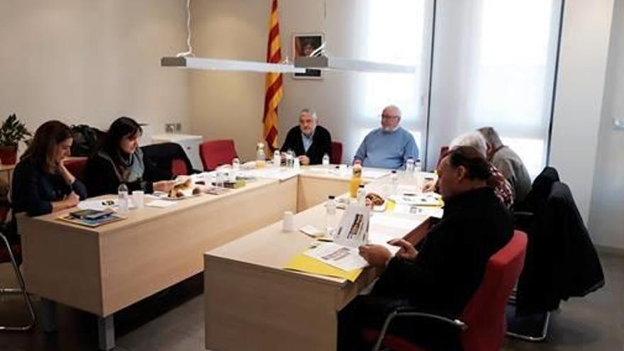 Membres del patronat i agents del municipi d&#039;Olius