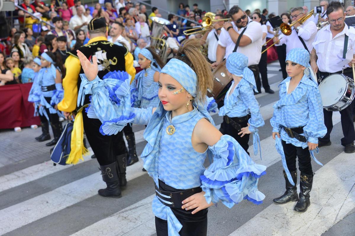 Un espectacular desfile infantil recorre las calles Un espectacular desfile infantil recorre las calles