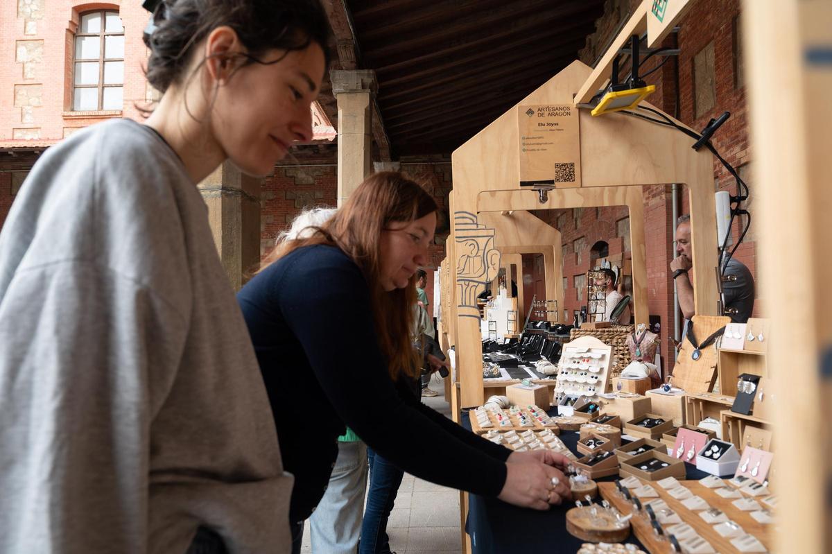 El mercado ofrece todo tipo de productos artesanales.