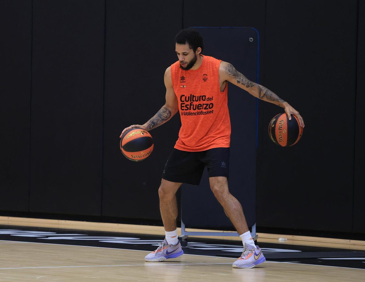 Kassius Robertson, en su primer entrenamiento con el Valencia Basket