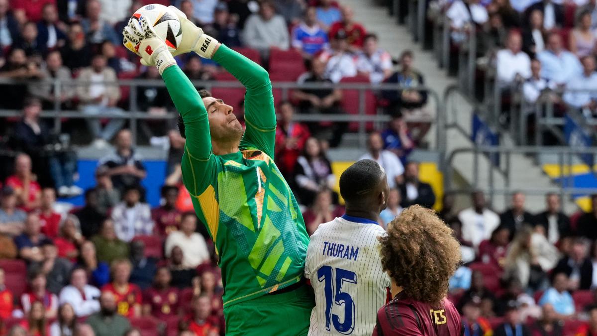 Casteels, titular en la portería de Bélgica desde la no convocatoria de Courtois