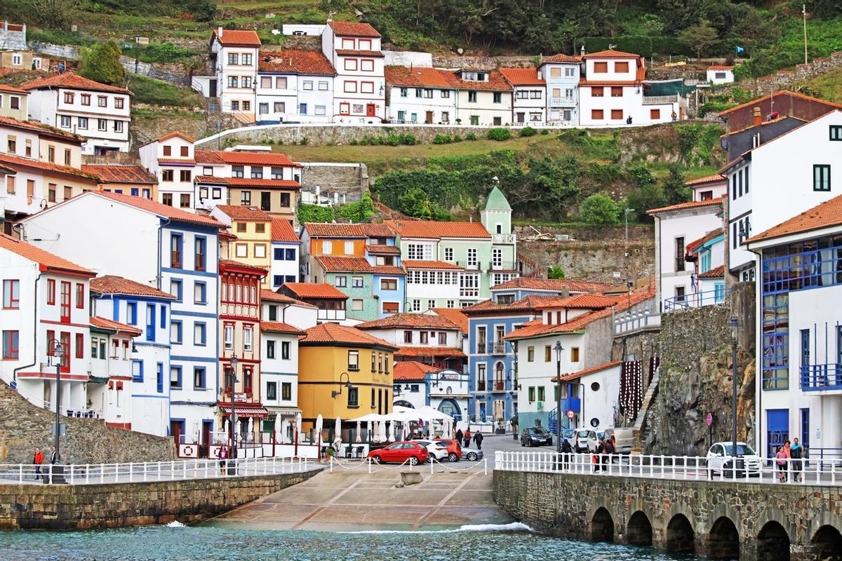 Vista principal del pueblo pesquero de Cudillero, en Asturias, España
