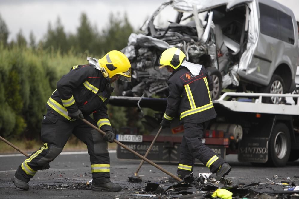 Dos fallecidos en un accidente en Aranga