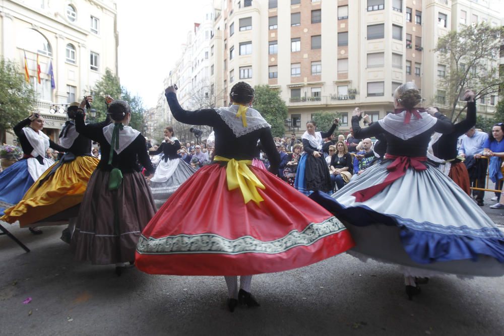 Muestra de folclore popular en el altar vicentino del Ángel Custodio.