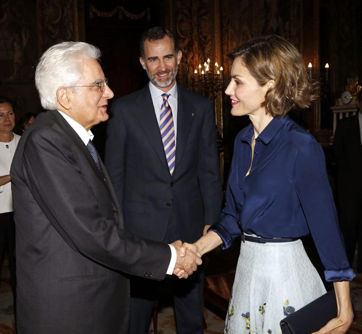 Letizia Ortiz con melena ondulada y conjunto de Carolina Herrera