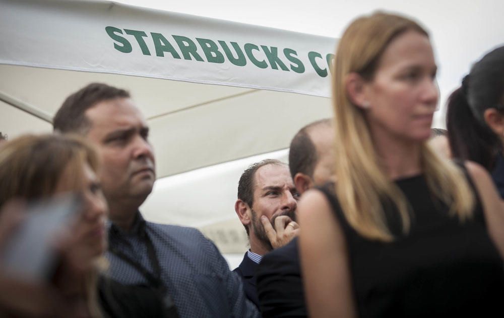 Starbucks inaugura su primera tienda en Tenerife, en el Siam Mall