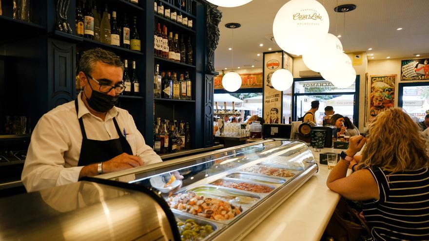 El anhelado adiós a la mascarilla en interiores en Andalucía