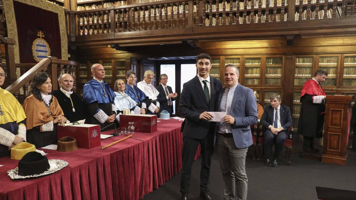 Yago Lema recibe su galardón