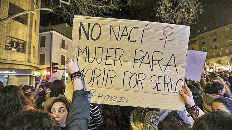 Mujeres se manifiestan en Palma contra la violencia de gÃ©nero.