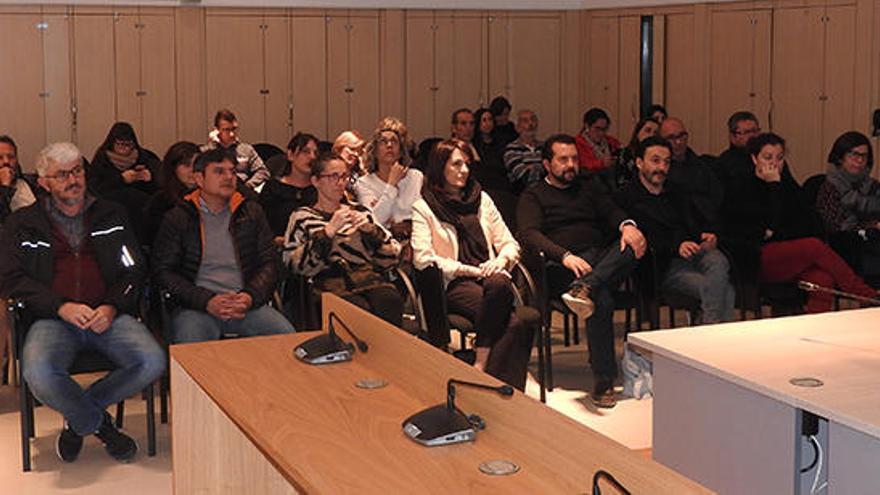 El público asistente a la sesión celebrada anoche del Consell d&#039;Entitats de Formentera.