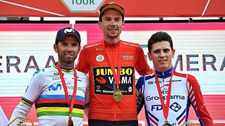 Roglic, junto a Valverde y Gaudú, en el podio.