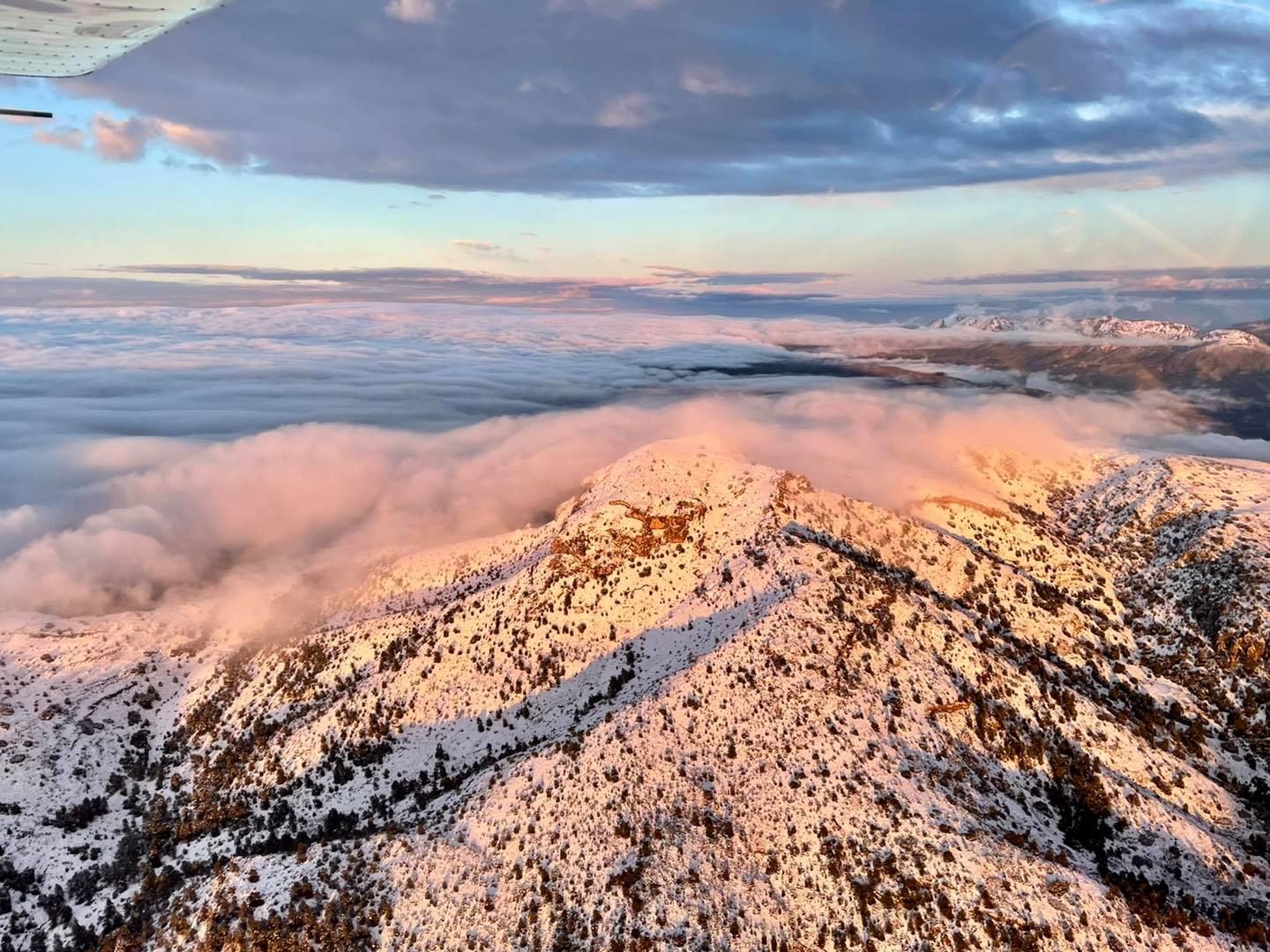 Las sierras de Mariola, Serrella y Aitana vuelven a vestirse de blanco para despedir al invierno