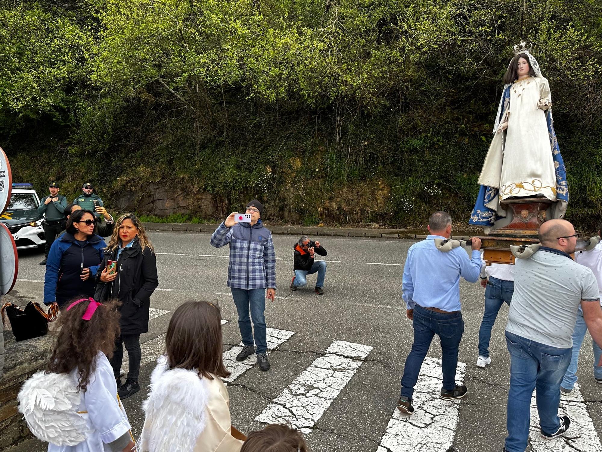 El "especial" domingo de Pascua de Piantón (Vegadeo), el pueblo que mantiene viva una tradición del siglo XVII