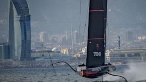 El equipo Alinghi Red Bull Team, que participa en la Copa América de Vela, entrena en Barcelona