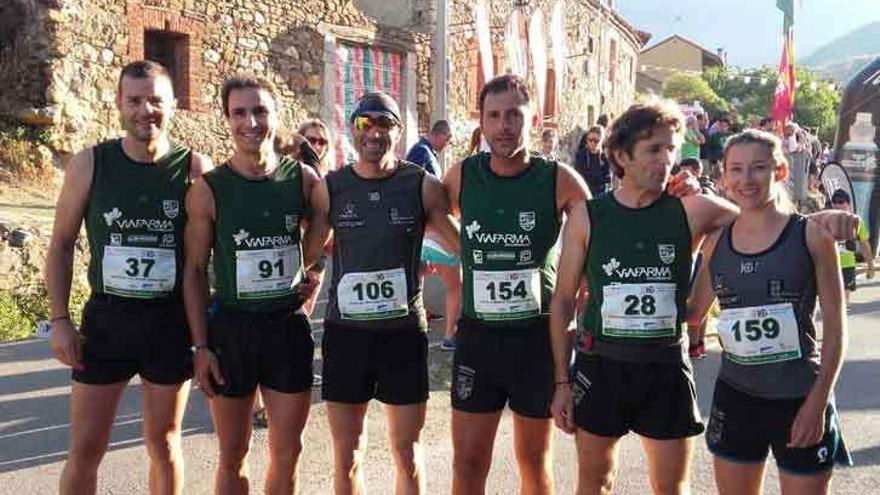 Los representantes del Viafarma Zamora Trail AMZ en Villalfeide.