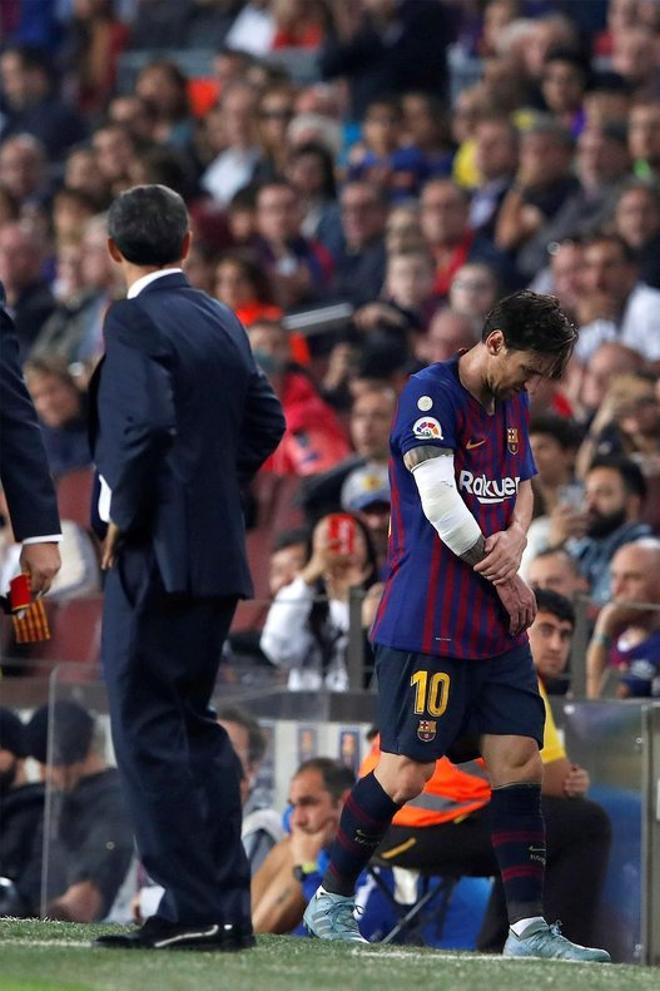 Las imágenes de la lesión de Leo Messi en el Camp Nou ante el Sevilla