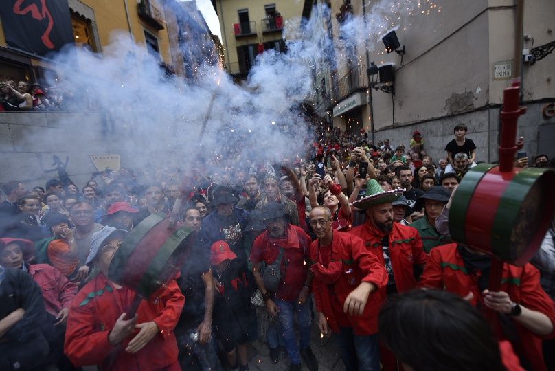 Berga inicia el passacarrers del vespre de Patum enmig d'una gran cridòria