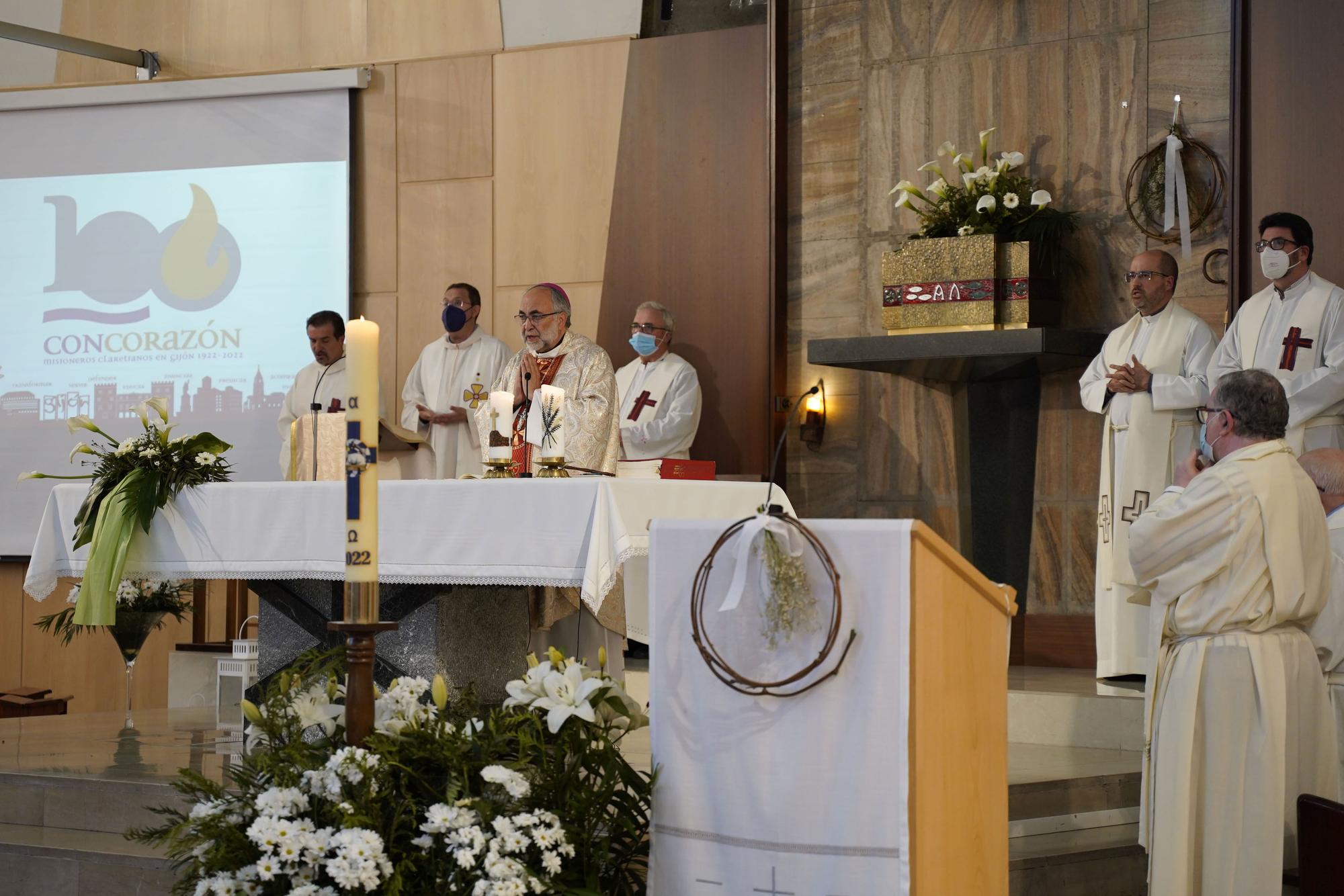 En imágenes: Misa del arzobispo de Oviedo en el Corazón de María