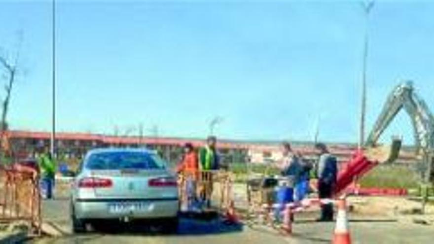 Problemas de tráfico por una obra en la entrada de Cáceres El Viejo