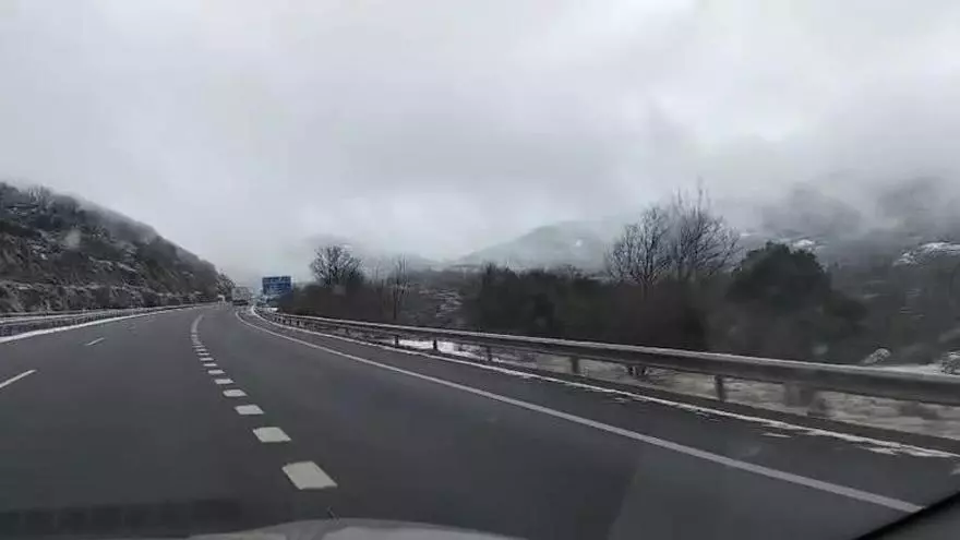 Vídeo | Estampa nevada a la altura de Baños de Montemayor