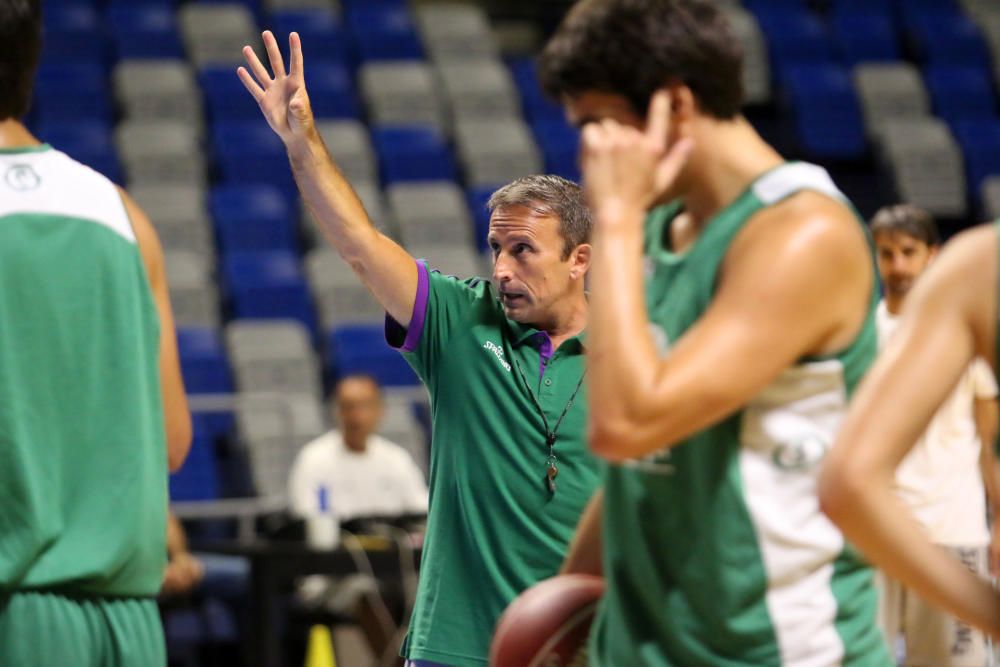 La plantilla del Unicaja vuelve a los entrenamientos bajo las órdenes de Joan Plaza para comenzar a preparar la temporada.