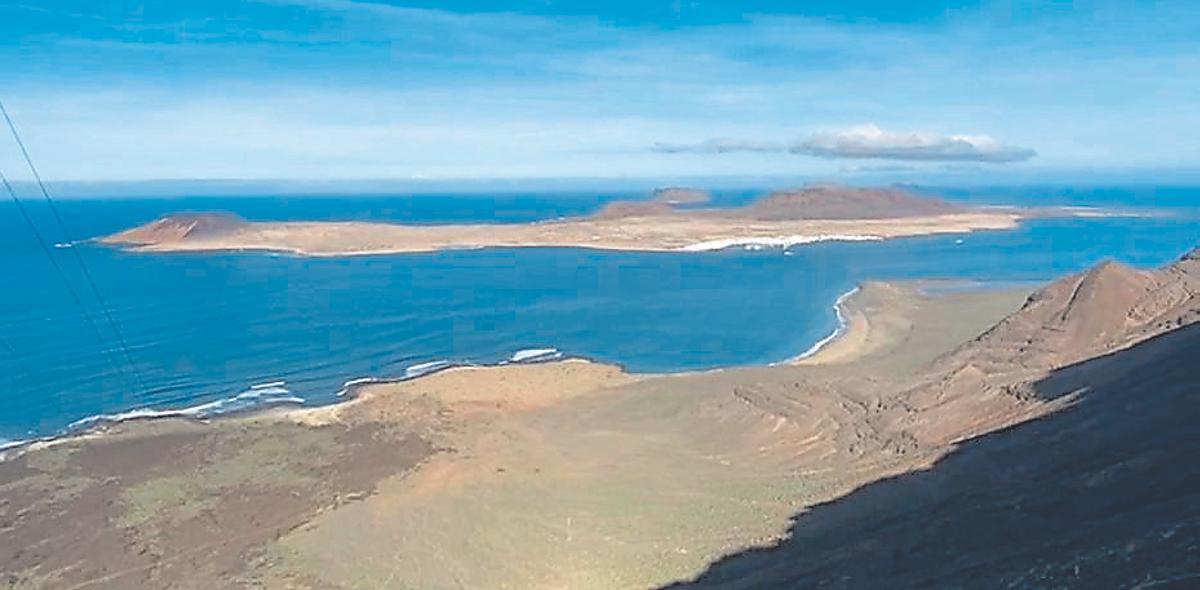 Playa bajo el Risco de Famara