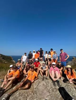 Del surf, a la escalada, la artesanía o el termalismo: jóvenes de 18 a 30 años ya pueden inscribirse en los campamentos de verano joven