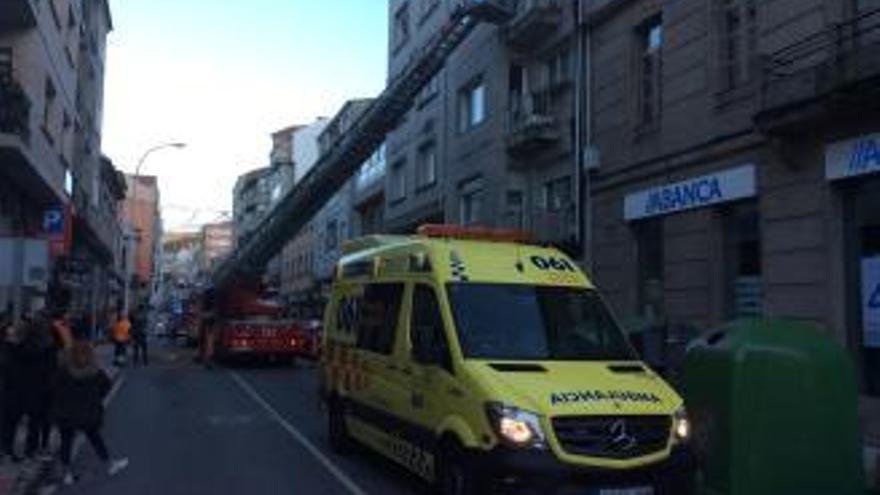 Un incendio en un piso de Bueu provoca la alarma vecinal y se salda sin heridos