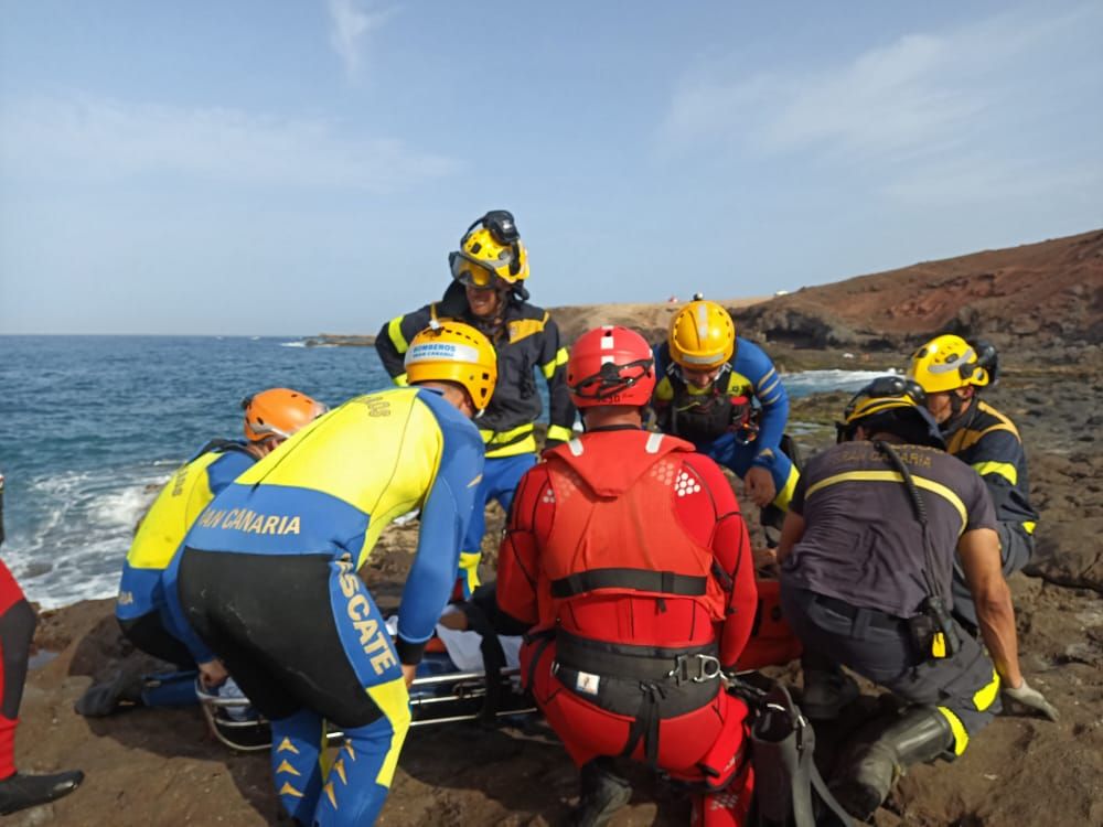 Evacuación de un hombre en Playa de Vargas