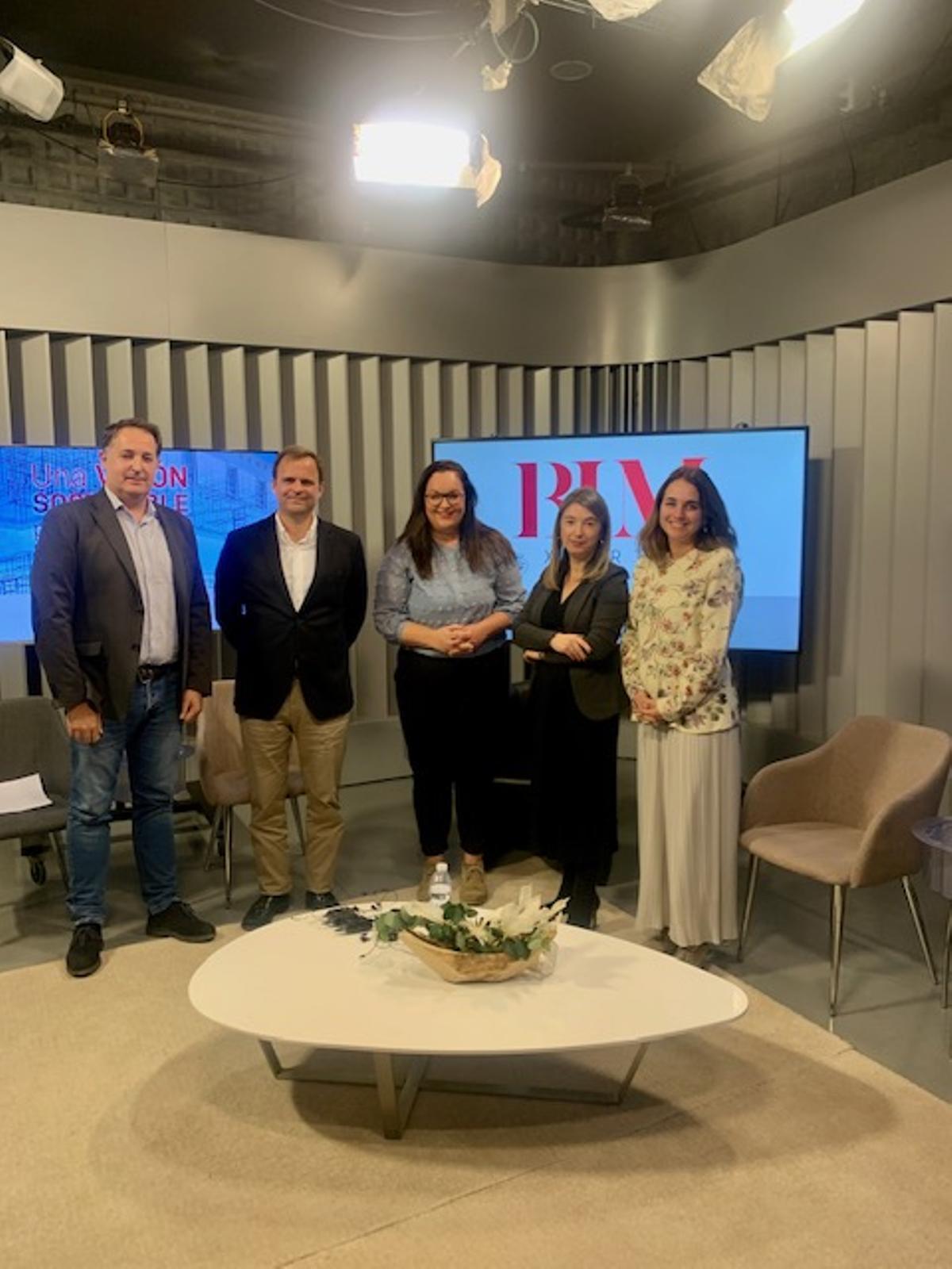 Héctor Saura, Pascual Lloria, Arancha Ferrer, Nieves Romero y Nuria Matarredona en el plató de LevanteTV.