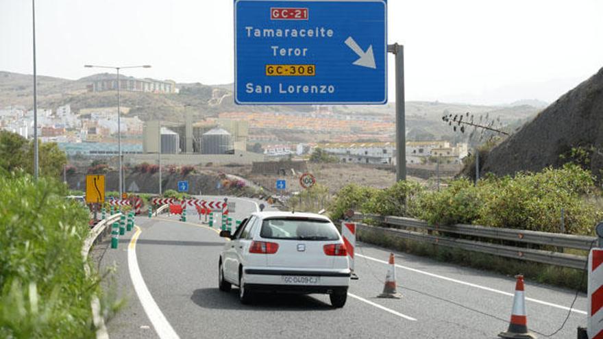 El desvío del tráfico por obras provoca retenciones en Tamaraceite