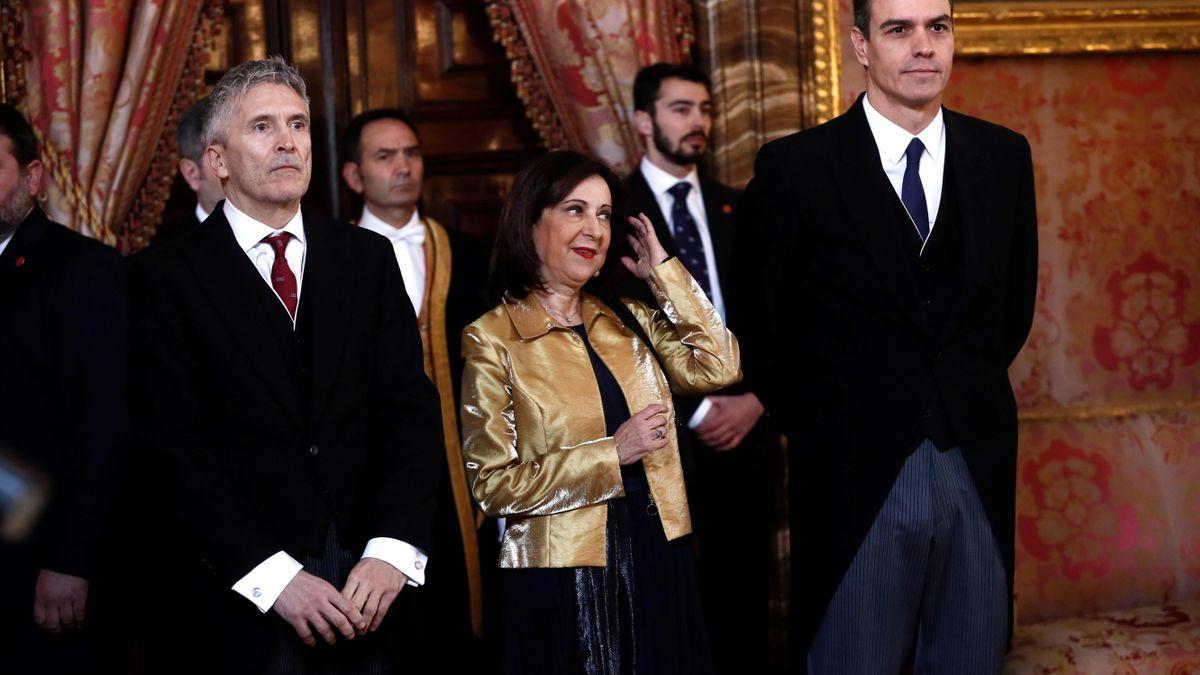 Pedro Sánchez, y los ministros de Interior, Fernando Grande-Marlaska, y de Defensa, Margarita Robles.