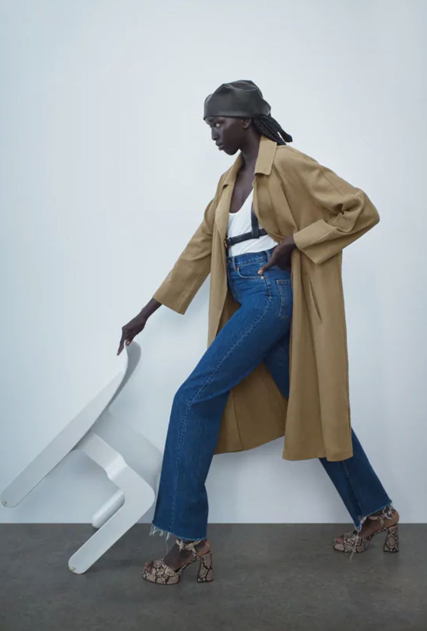 Trench rústico de las novedades de Zara