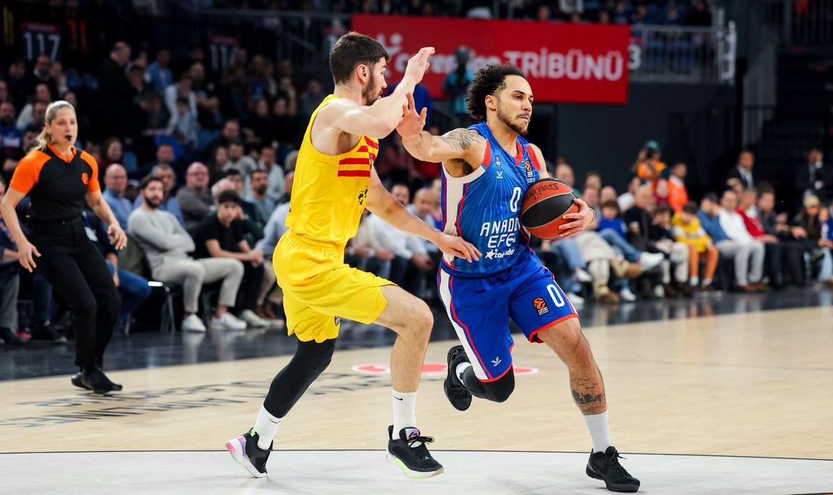 Brizuela, en tareas defensivas ante Shane Larkin