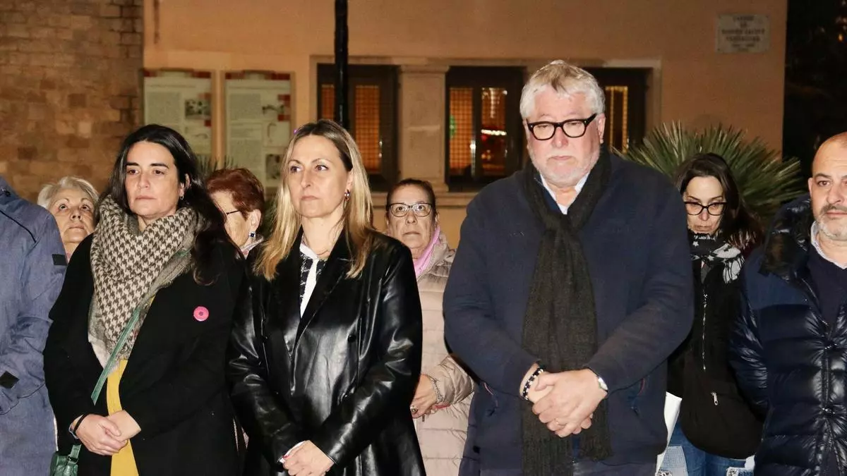 Minuto de silencio en Cornellà de Llobregat por el feminicidio de una vecina de la ciudad