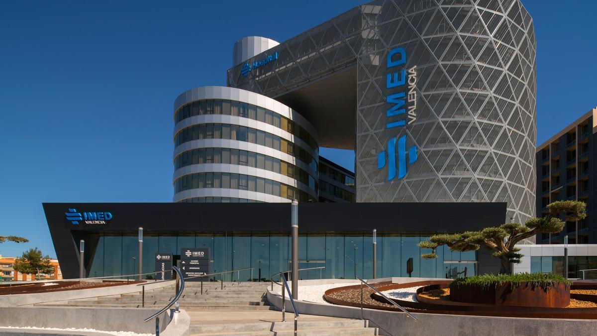 Fachada principal del hospital IMED Valencia, entre los mejores centros según Merco.