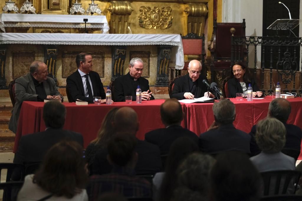 Conferencia de monseñor Rino Fisichella sobre el Jubileo Cofrade en Málaga