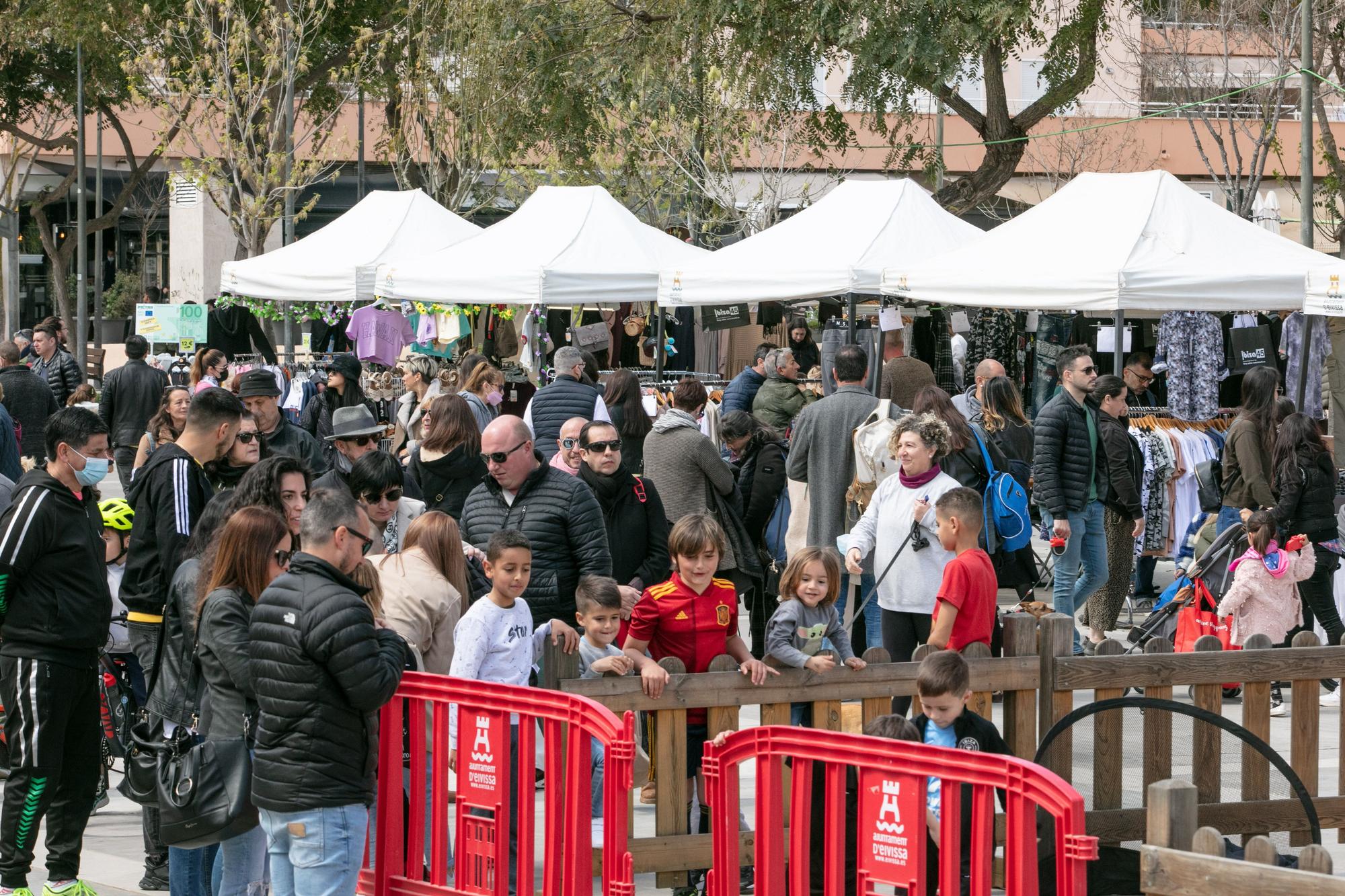 Feria de estocs en la plaza Albert i Nieto de Ibiza