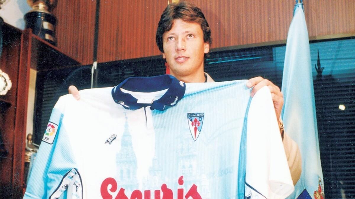 Luboslav Penev, durante su presentación como jugador de la SD Compostela