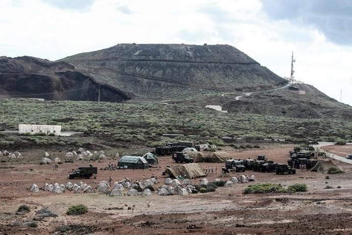 Ejercicios de adiestramiento terrestre en los campos militares de La Isleta y Pájara