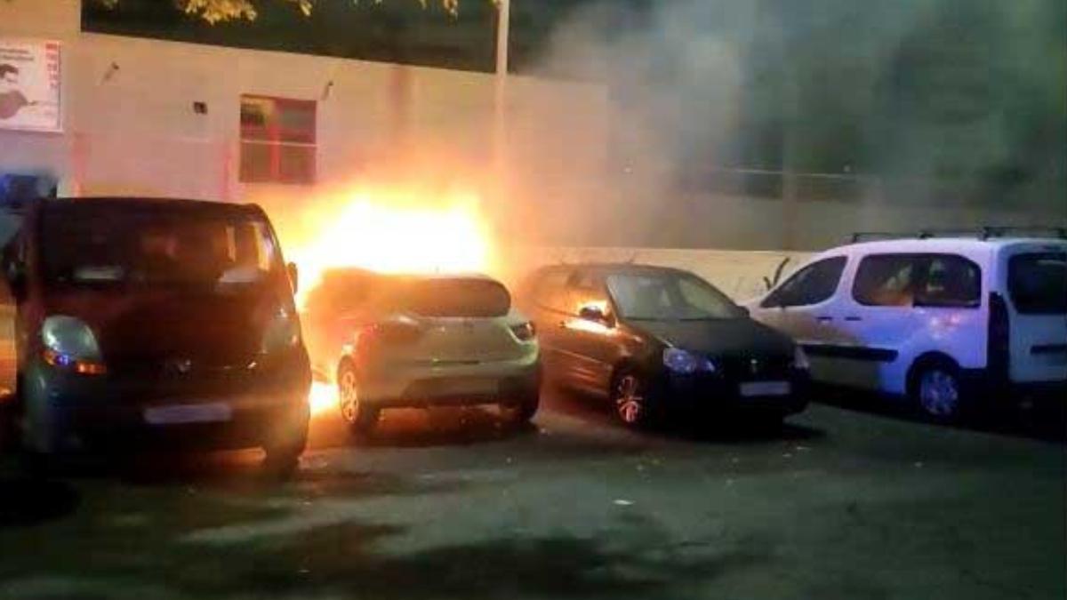 siesta Servicio frase SUCESOS CANARIAS FUEGO: Sofocan el incendio en un coche en el barrio  capitalino de San José