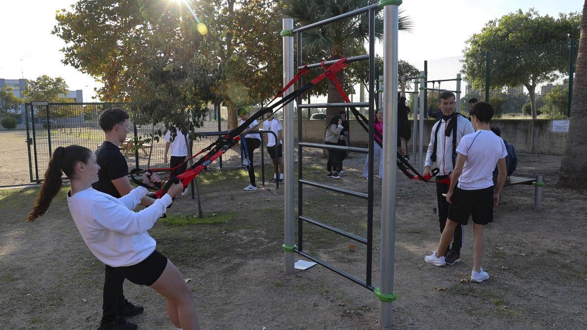 Apuesta por la calistenia en un instituto de Sagunt