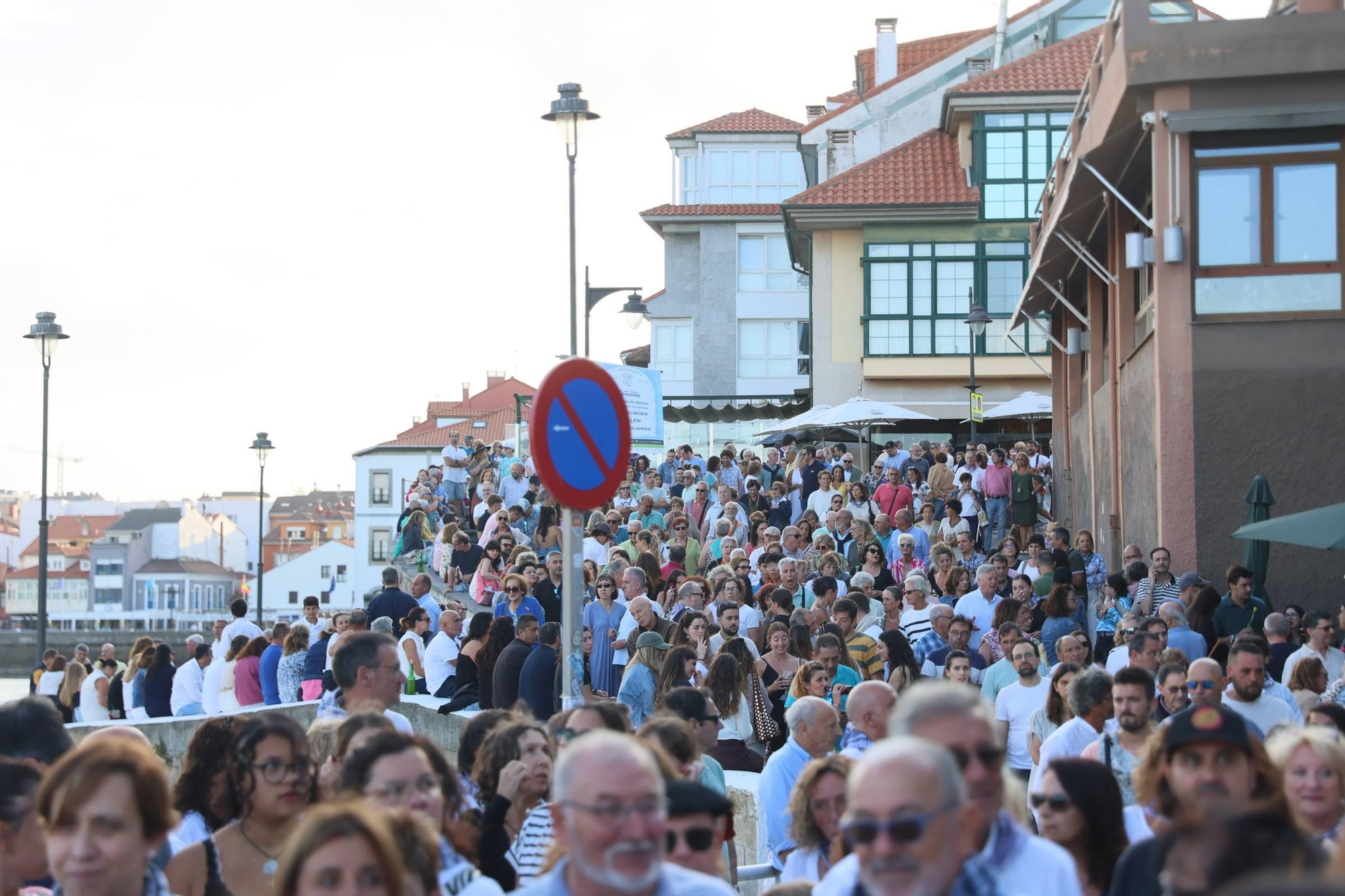 EN IMÁGENES: La procesión de "la llamada de la mar" en el Carmen de Luanco