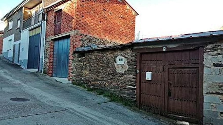 Entrada a la casa rectoral de Valer de Aliste.