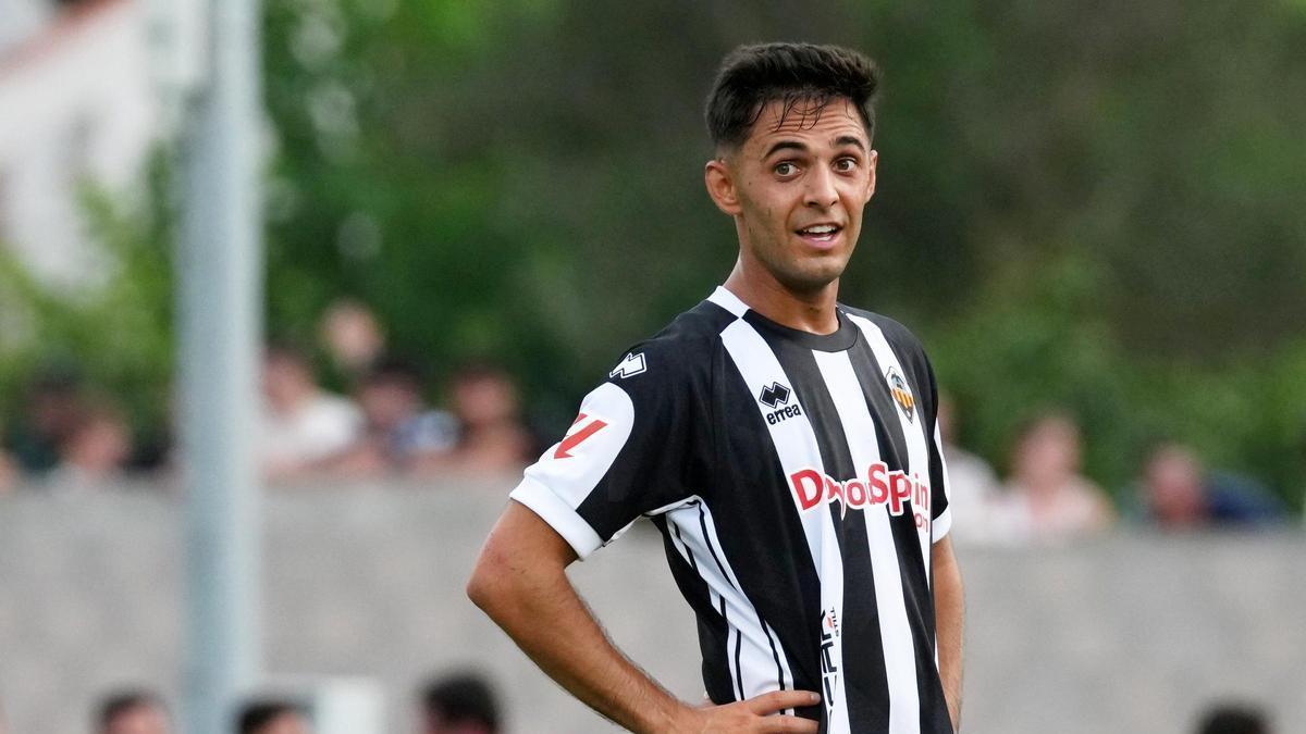 Álvaro Martín dejó una gran imagen en su primer partido con la camiseta del cuadro ‘orellut’.
