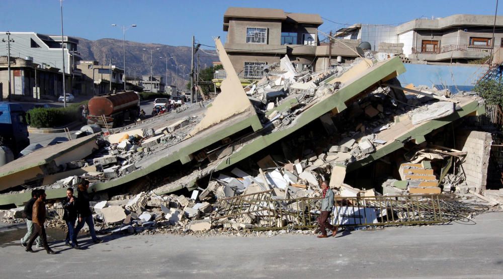 Imatges de les destrosses provocades per un terratrèmol a la frontera entre l''Iraq i l''Iran