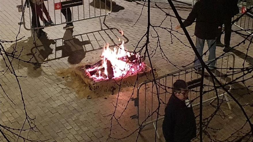 &#039;Foguerons&#039; en la celebración de Sant Antoni en Gràcia.